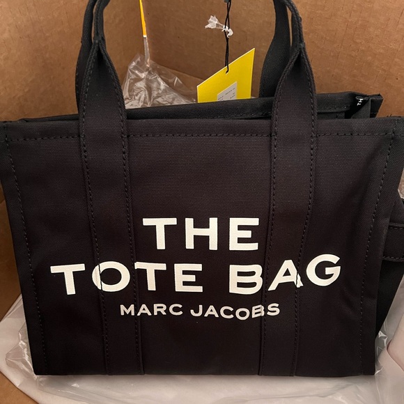 Marc Jacobs Handbags - Marc Jacobs medium tote bag
